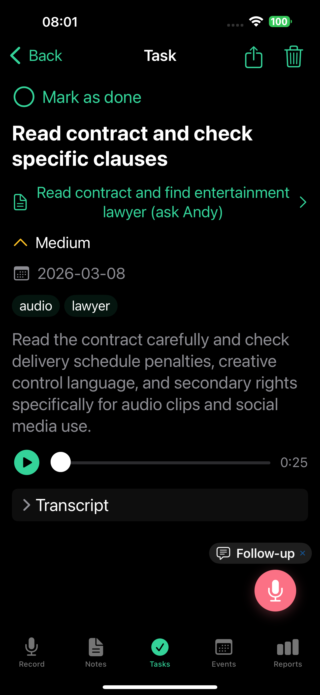 Detalle de tarea con prioridad y transcripción de audio