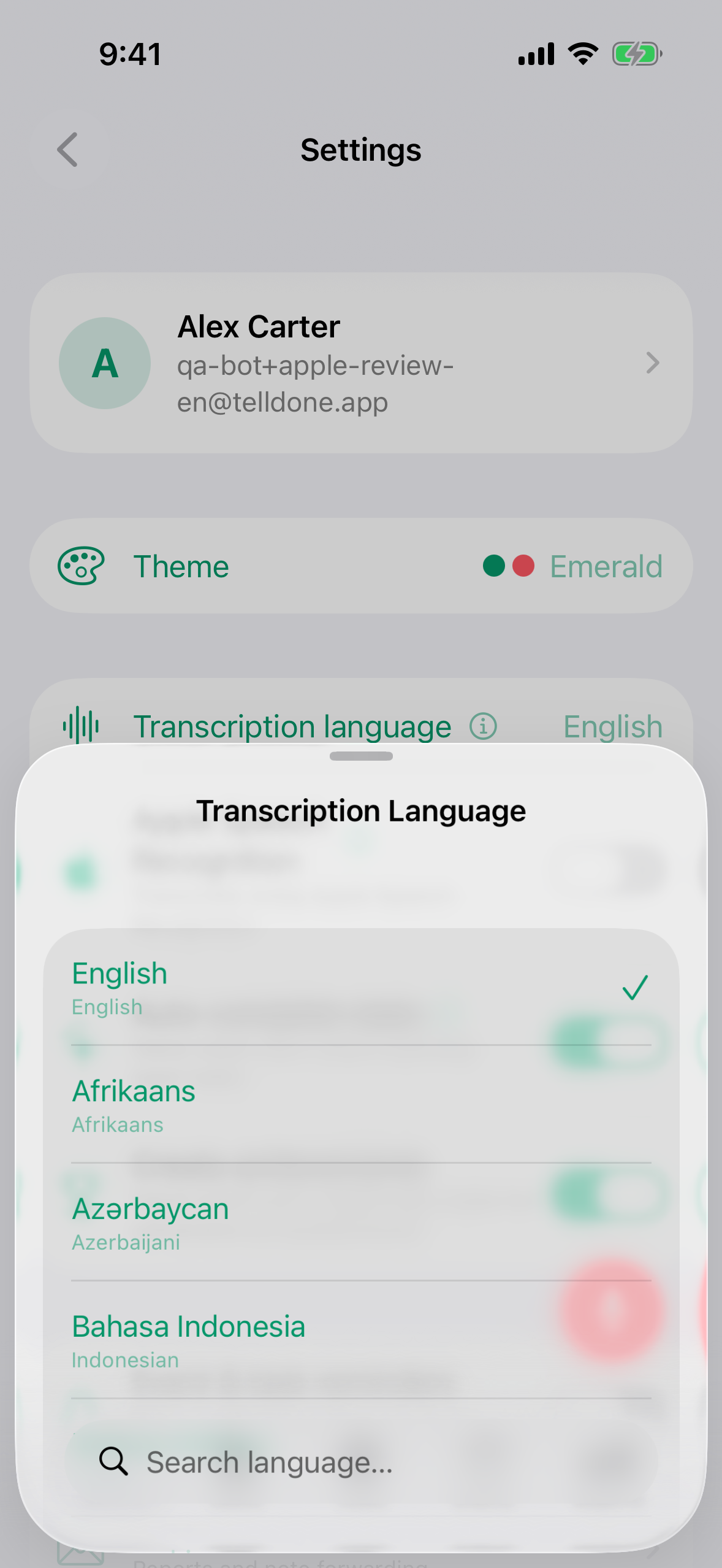 Selectorul limbii de transcriere deschis pe iPhone
